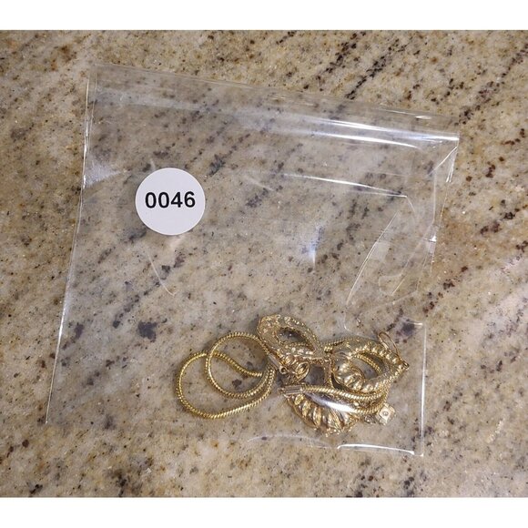 Gold Tone Monet Shell Shrimp Scalloped Necklace & Dangle Earrings Set - Picture 11 of 11